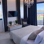 Amazing In Seget Vranjica Casa de Férias Trogir