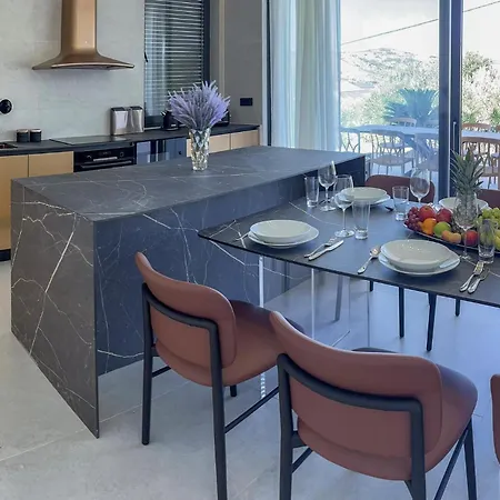 Vakantiehuis Amazing In Seget Vranjica