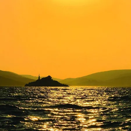 Vakantiehuis Amazing In Seget Vranjica