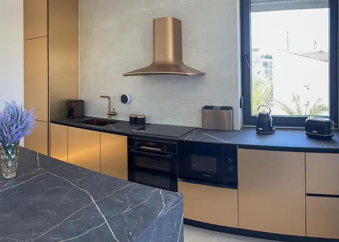 Amazing In Seget Vranjica Будинок відпочинку