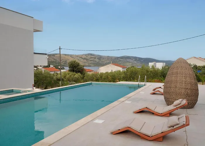 Amazing In Seget Vranjica Будинок відпочинку Трогір